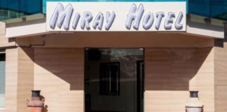 Enseigne du Miray Hôtel à Tamatave